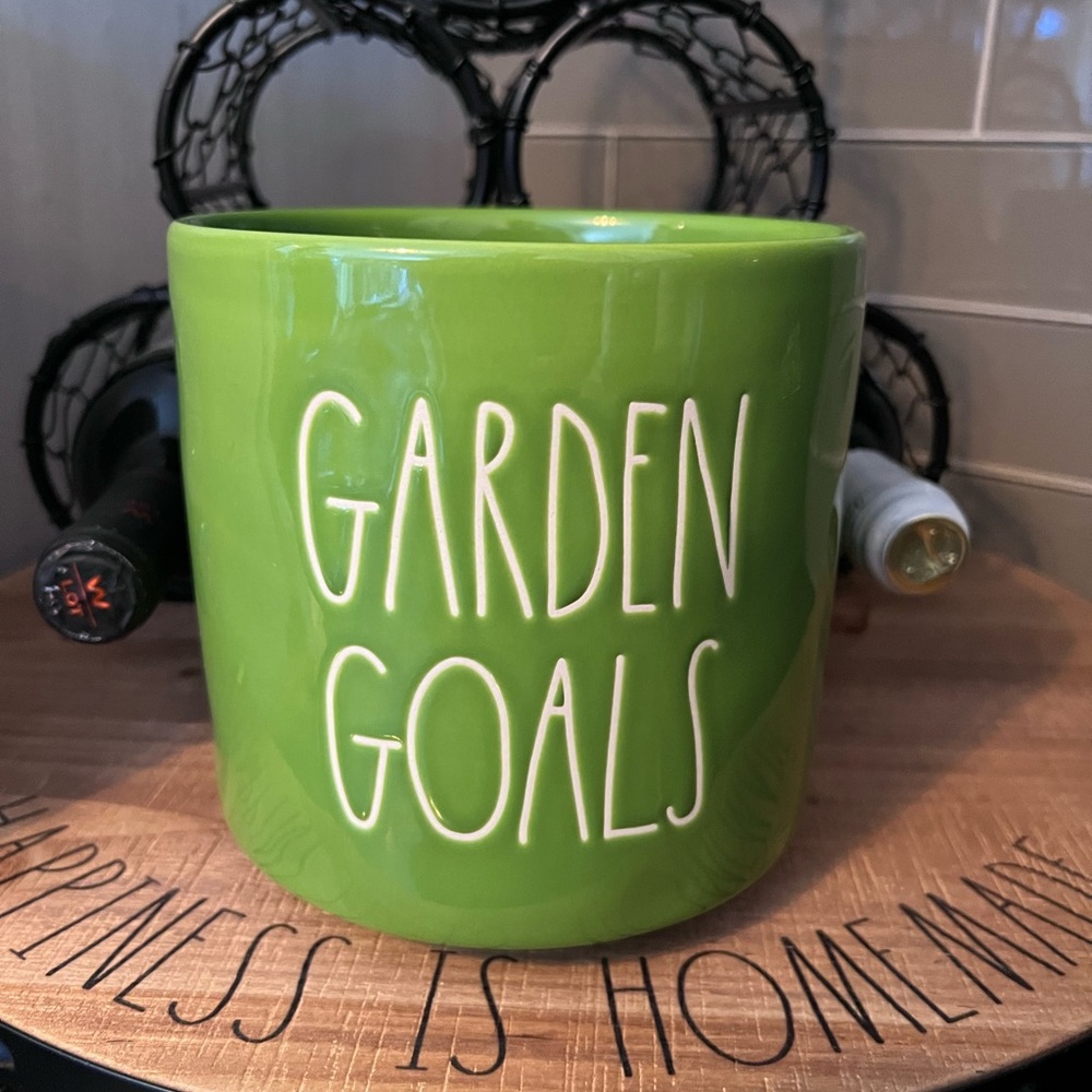 Rae dunn planter pot